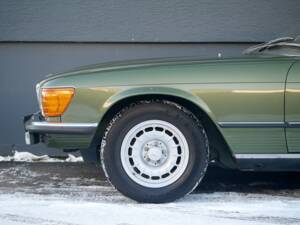 Afbeelding 2/41 van Mercedes-Benz 280 SLC (1977)