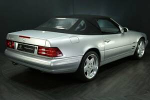 Image 33/49 of Mercedes-Benz SL 500 (2001)