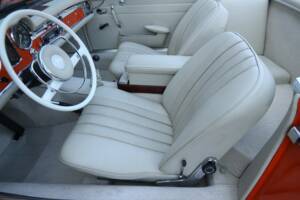 Image 27/50 of Mercedes-Benz 230 SL (1964)