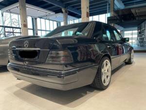 Immagine 5/8 di Mercedes-Benz 500 E (1996)