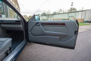 Bild 17/30 von Mercedes-Benz 300 CE (1992)