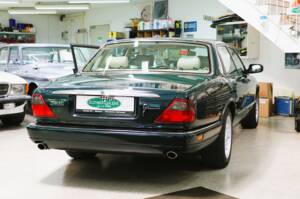 Bild 27/29 von Jaguar XJ6 3.2 Executive (1997)