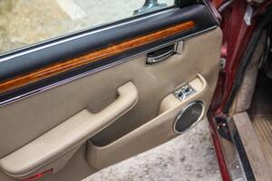Image 18/44 of Jaguar XJ 12 (1990)