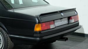Image 23/35 of BMW M 635 CSi (1984)
