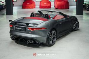 Afbeelding 7/25 van Jaguar F-Type SVR (2017)