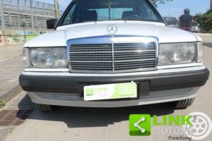 Immagine 9/10 di Mercedes-Benz 190 E (1989)