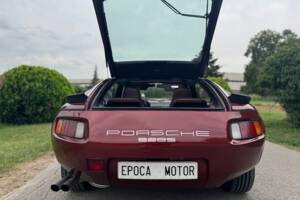 Image 22/32 of Porsche 928 S (1988)