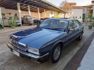 Image 7/29 of Jaguar Sovereign 3.6 (1988)