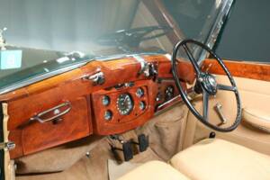 Image 14/30 of Rolls-Royce Phantom III (1938)