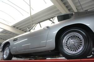 Image 13/50 de Aston Martin DB 6 (1968)