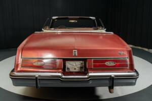 Bild 7/8 von Buick Riviera Convertible (1985)