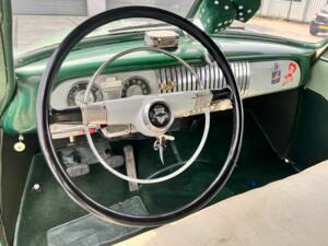 Image 2/8 of Chevrolet Deluxe Styleline (1952)