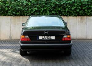Image 4/63 of Mercedes-Benz 300 CE (1991)