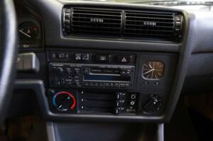 Afbeelding 23/25 van BMW 320i (1988)