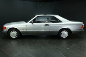 Afbeelding 3/50 van Mercedes-Benz 560 SEC (1991)