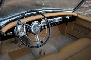 Image 33/50 of Nash-Healey Roadster (1953)
