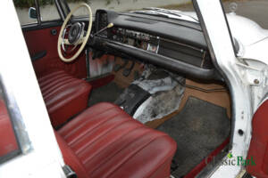 Image 23/47 of Mercedes-Benz 190 c (1963)