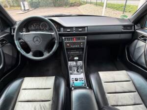 Bild 10/15 von Mercedes-Benz E 500 (1995)