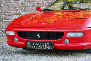 Image 24/50 de Ferrari F 355 Berlinetta (1996)