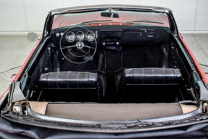 Image 38/50 of Chevrolet Corvair Monza Convertible (1966)