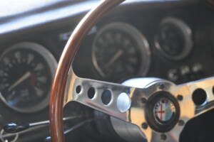 Image 6/28 de Alfa Romeo Giulia GT 1300 Junior (1970)
