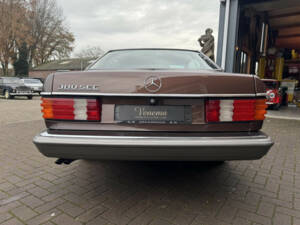 Immagine 6/18 di Mercedes-Benz 380 SEC (1983)