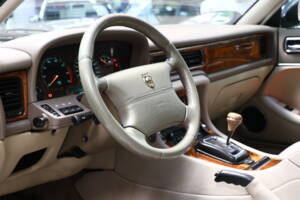 Bild 13/29 von Jaguar XJ6 3.2 Executive (1997)