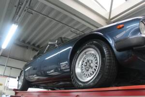 Image 9/50 of Jaguar XJ 12 (1987)
