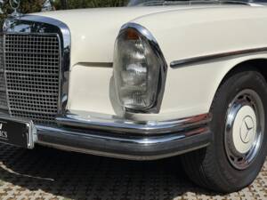 Image 6/54 de Mercedes-Benz 280 SE 3,5 (1970)