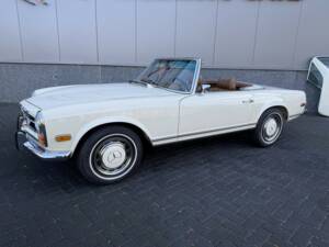 Image 2/48 of Mercedes-Benz 280 SL (1970)