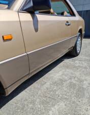 Image 18/42 of Mercedes-Benz 300 CE (1988)