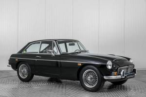 Image 7/50 of MG MGC GT (1969)