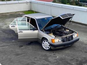 Image 3/12 de Mercedes-Benz 190 E 2.6 (1988)