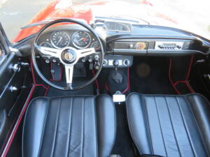 Immagine 10/21 di Alfa Romeo 2600 Spider (1966)
