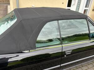 Image 32/40 of BMW 320i (1992)