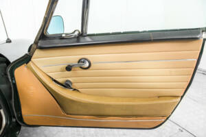 Image 33/50 of Volvo 1800 E (1971)