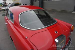 Image 24/68 of Alfa Romeo Giulietta Sprint 1300 (1965)