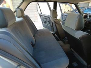 Bild 18/19 von BMW 318i (1989)