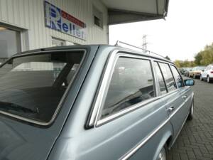 Image 21/21 of Mercedes-Benz 280 TE (1984)