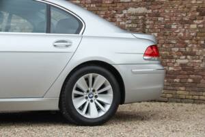 Obraz 32/50 pojazdu BMW 750i (2007)