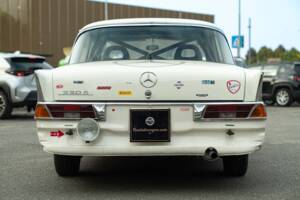 Image 3/50 of Mercedes-Benz 220 S b (1967)