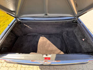 Afbeelding 49/59 van Mercedes-Benz 560 SL (1986)