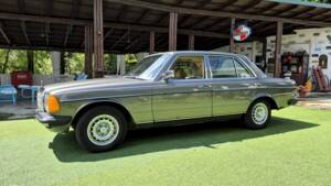 Image 5/71 of Mercedes-Benz 240 D (1980)