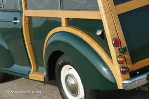 Image 16/17 of Morris Minor 1000 Traveller (1971)