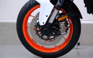 Image 46/83 of KTM 1290 Super Duke R (2018)