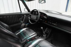 Image 43/108 de Porsche 911 Carrera 3.2 (1989)