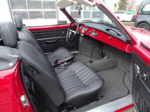 Image 18/63 of Volkswagen Karmann Ghia 1500 (1971)