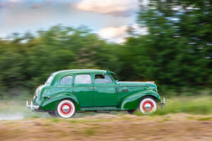 Image 9/50 of Pontiac Quality Six Touring Sedan (1939)