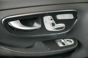 Image 39/50 de Mercedes-Benz V 300 d (2025)