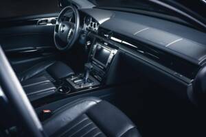 Image 15/15 of Volkswagen Phaeton W12 (2010)